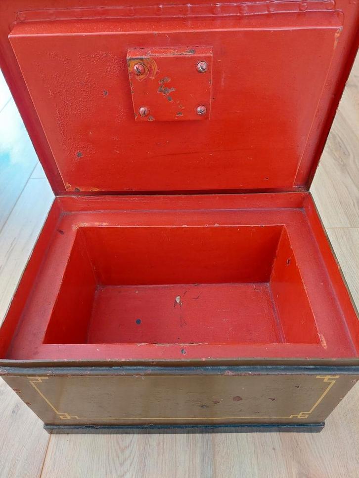 Antieke unieke kluiskist/strongbox met originele sleutel, Huis en Inrichting, Brandblussers en Brandkasten, Gebruikt, Brandkast