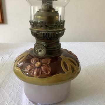Antieke Olielamp met Bloemmotief beschikbaar voor biedingen