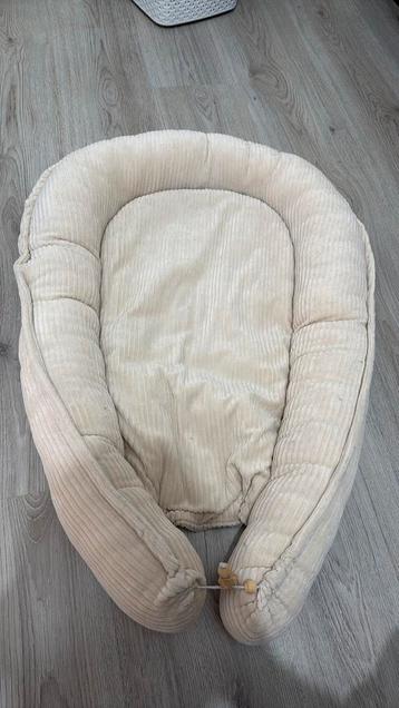 By jess babynestje ripstof beige beschikbaar voor biedingen