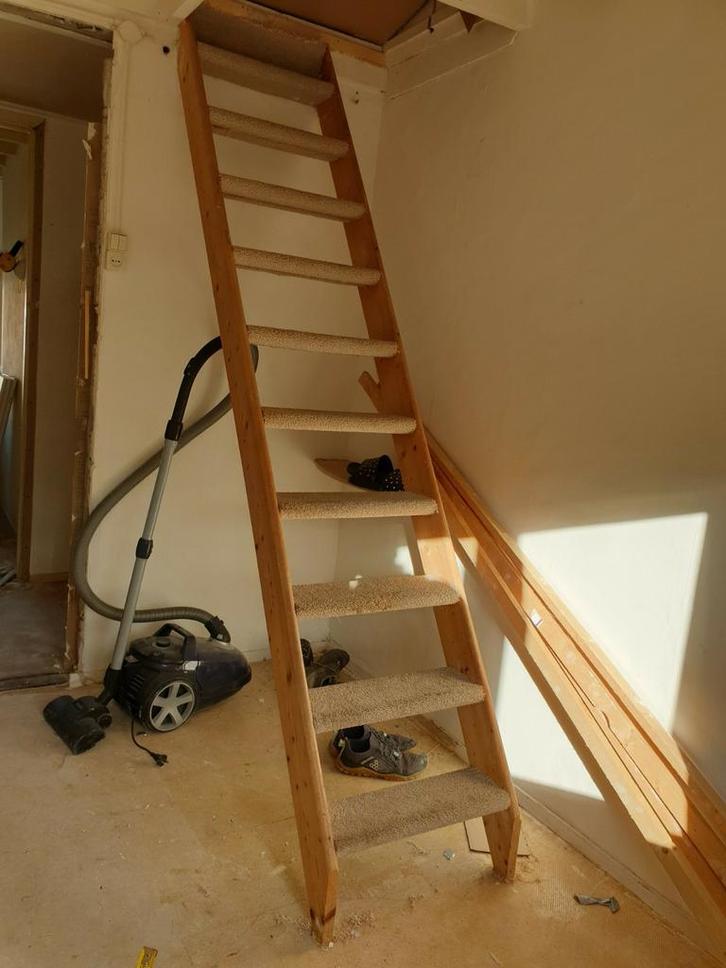 Houten trap 235 cm hoog, 55 breed, Doe-het-zelf en Verbouw, Ladders en Trappen, Gebruikt, 2 tot 4 meter, Ophalen of Verzenden