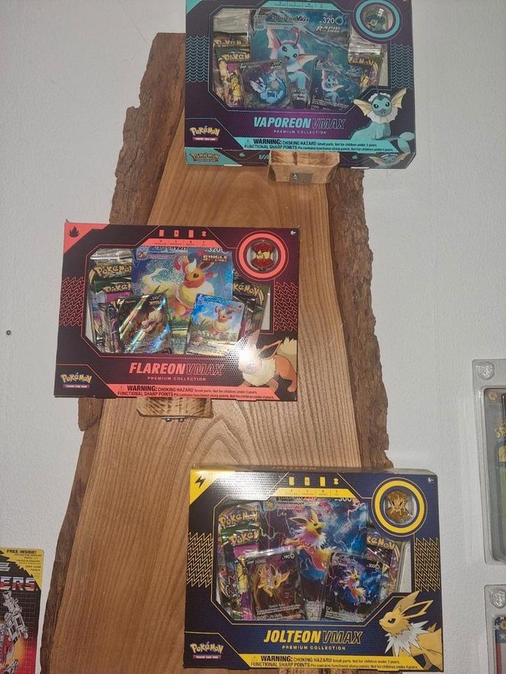 Pokémon Premium Boxen - Vaporeon, Flareon, Jolteon VMAX, Hobby en Vrije tijd, Verzamelkaartspellen | Overige, Nieuw, Overige typen