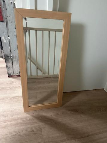 Spiegel beschikbaar voor biedingen