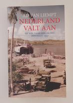 Liempt, Ad van - Nederland valt aan / Op weg naar oorlog met, Boeken, Verzenden, 20e eeuw of later, Gelezen