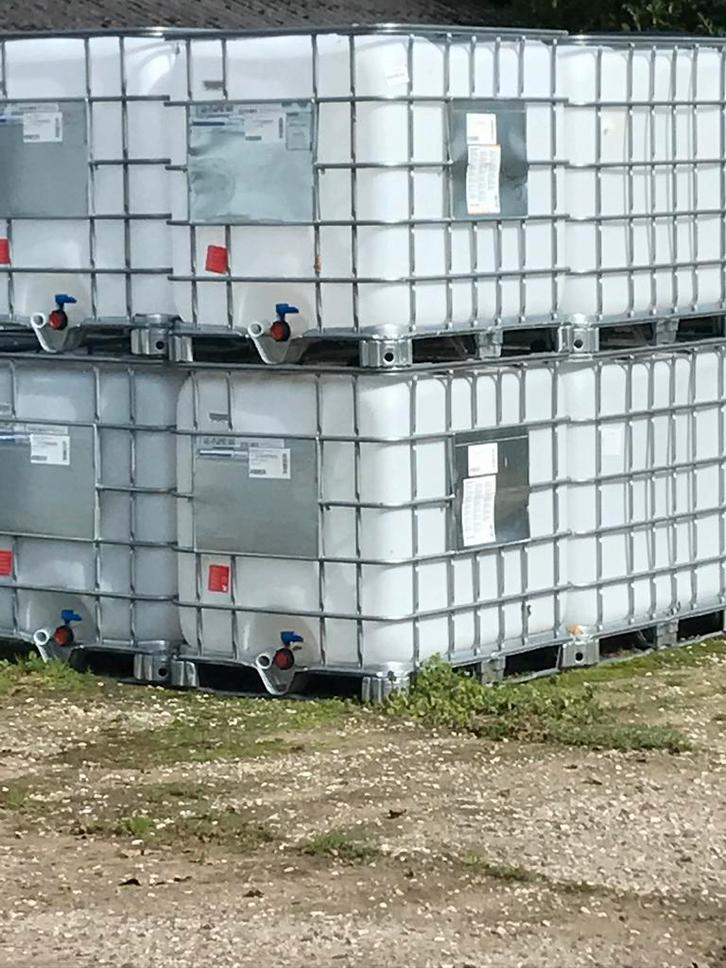 Laatste 2! Zeer nette IBC containers 1000L, Tuin en Terras, Regentonnen, Zo goed als nieuw, Kunststof, 150 liter of meer, Met kraantje