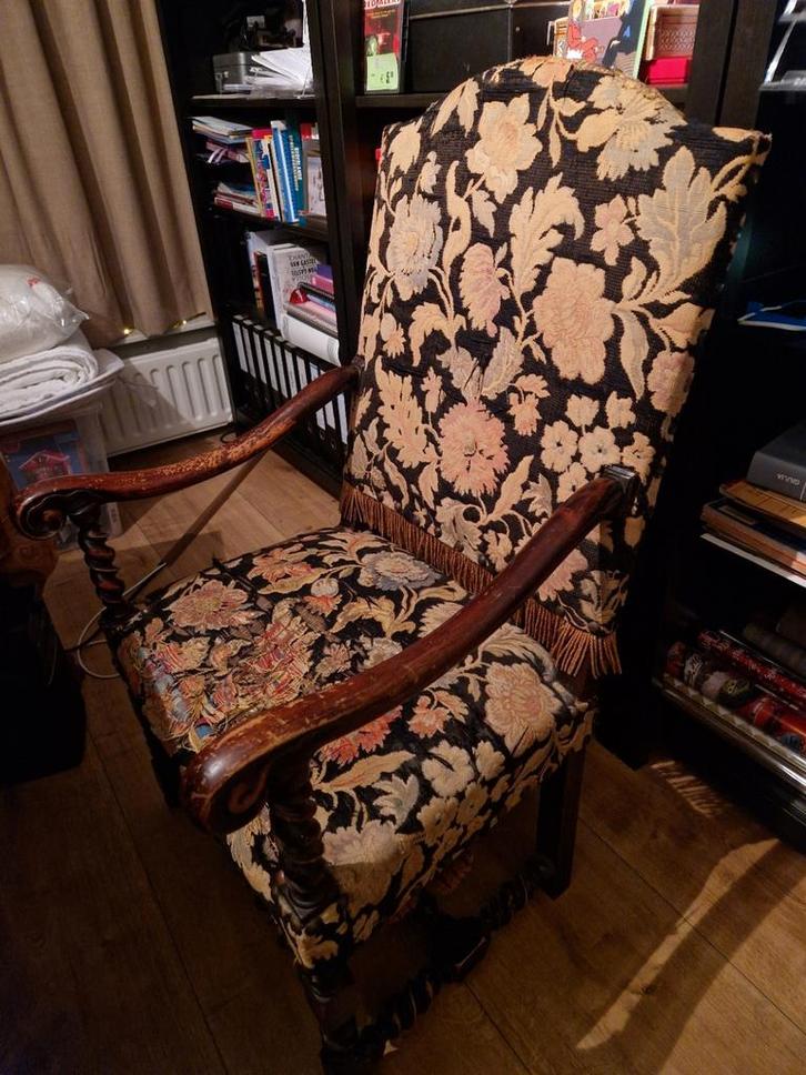 Zeer oude klassiene Gobelin stoel, Antiek en Kunst, Antiek | Meubels | Stoelen en Banken, Ophalen