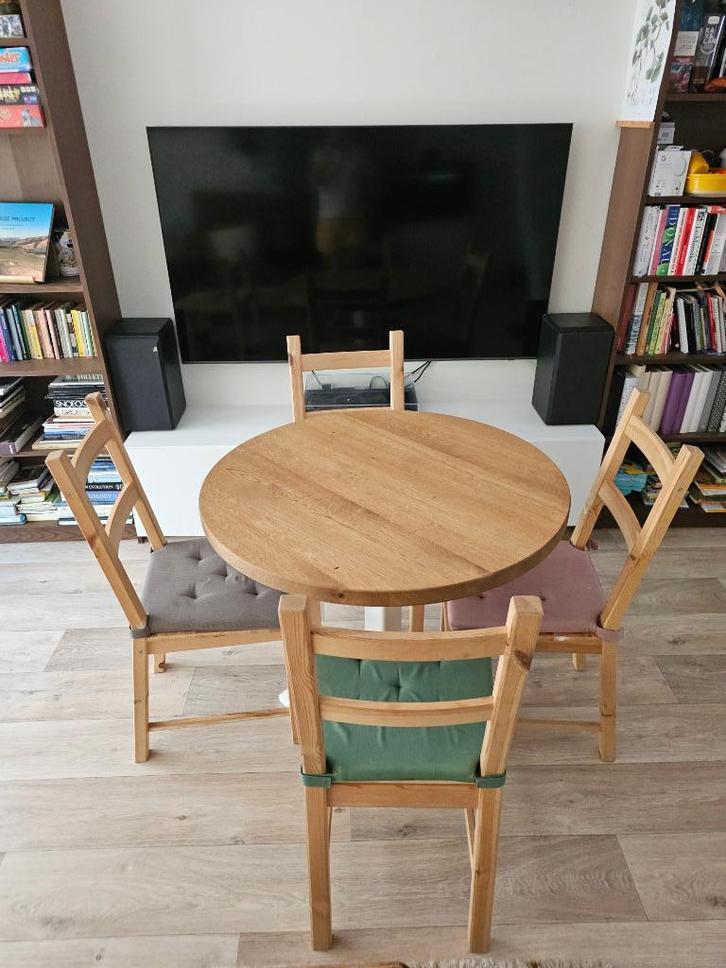 Ronde eikenhouten tafel met 4 stoelen, Huis en Inrichting, Tafels | Eettafels, Zo goed als nieuw, 100 tot 150 cm, 100 tot 150 cm
