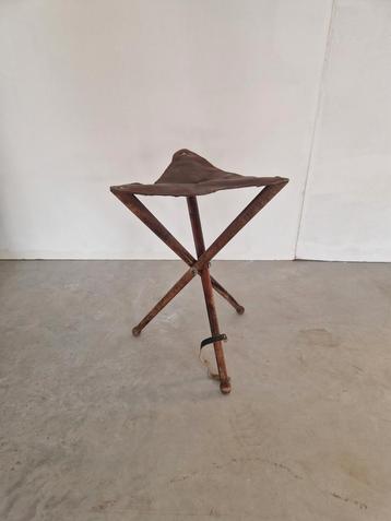 Vintage jagerskruk leer opvouwbaar beschikbaar voor biedingen