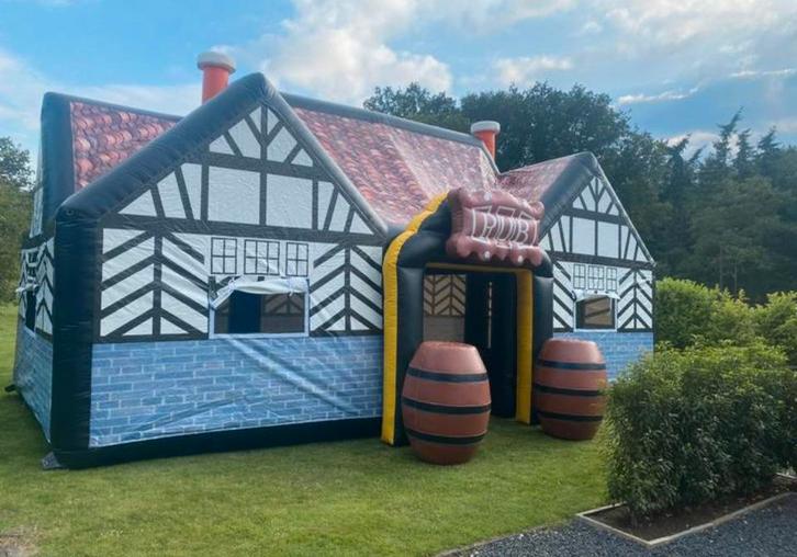 Te Huur: opblaasbare pubtent/kroeg partytent 10X5Mtr, Hobby en Vrije tijd, Feestartikelen | Verhuur, Zo goed als nieuw, Verjaardag