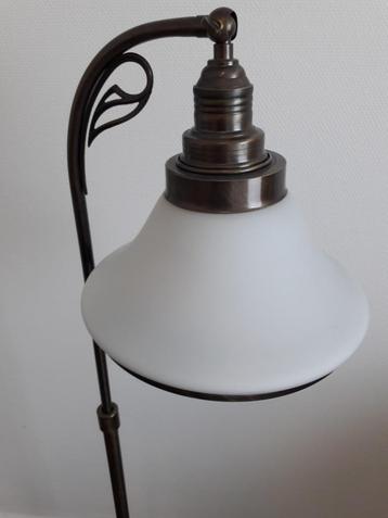 Vloerlamp van metaal met witte glazen kap - 140 cm hoog