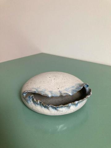 Keramisch object van Ardine Spitters beschikbaar voor biedingen