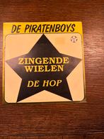 De Piratenboys - Zingende Wielen / De Hop - Single, Ophalen of Verzenden, Zo goed als nieuw, Overige formaten, Levenslied of Smartlap