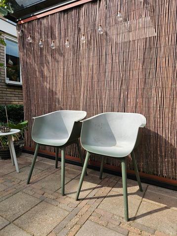 Twee goedzittende kuipstoelen beschikbaar voor biedingen