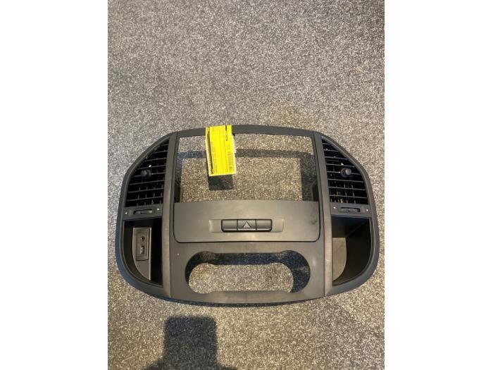 Paniekverlichtings Schakelaar van een Mercedes Vito, Auto-onderdelen, Dashboard en Schakelaars, Mercedes-Benz, Gebruikt, 3 maanden garantie