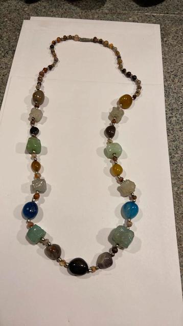 Ketting met mooie edelstenen 87 cm lang. beschikbaar voor biedingen