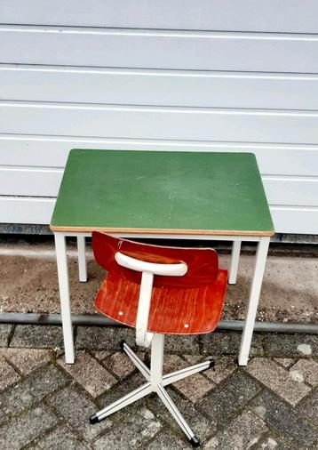 Vintage Schooltafeltje & Stoeltje - Industrieel beschikbaar voor biedingen