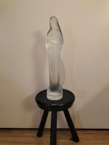 Glazen Madonna met kind beschikbaar voor biedingen