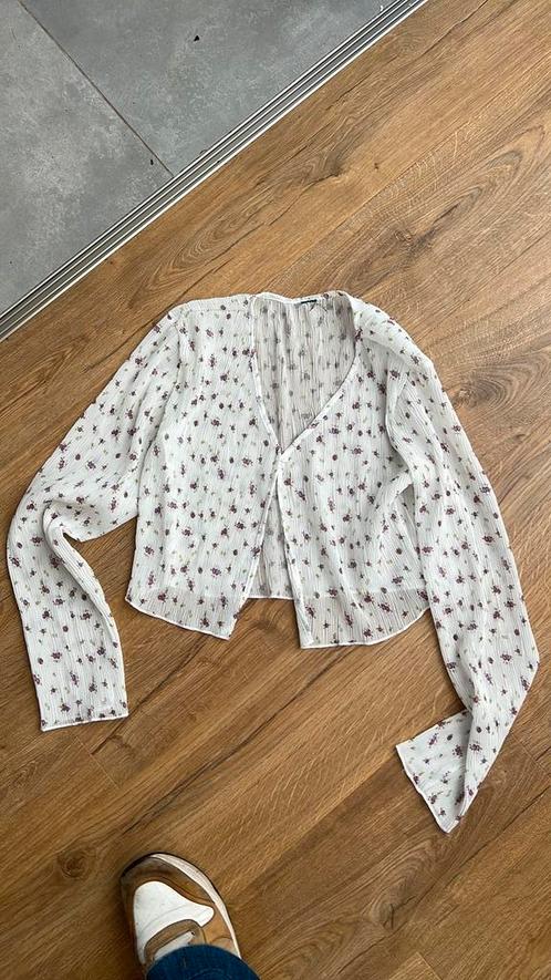 Blouse/ bolero vestje wit lila bloemetjes mt m, Kleding | Dames, Blouses en Tunieken, Zo goed als nieuw, Maat 38/40 (M), Wit, Ophalen of Verzenden