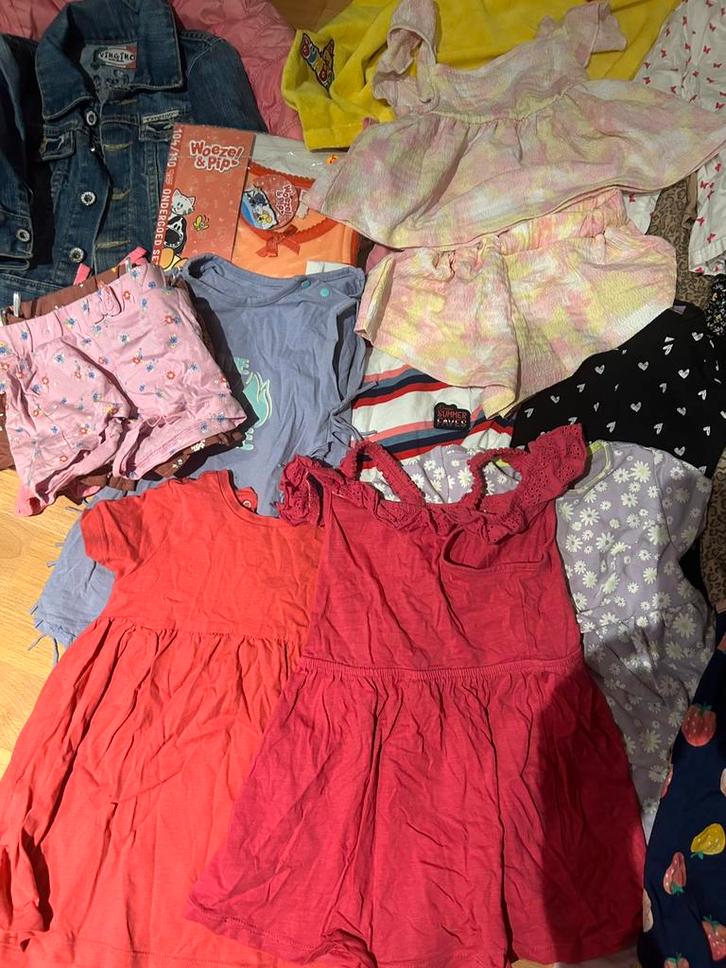 2 Grote tassen meisjeskleding maat 80-104 incl skibroek., Kinderen en Baby's, Kinderkleding | Kinder-kledingpakketten, Zo goed als nieuw