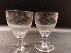 2 oude borrelglaasjes met ruitpatroon, Verzamelen, Glas en Borrelglaasjes, Ophalen of Verzenden, Borrel- of Shotglas