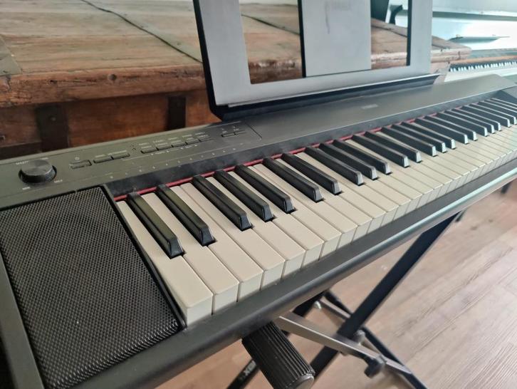 Yamaha Keyboard, Muziek en Instrumenten, Keyboards, Zo goed als nieuw, 61 toetsen, Yamaha, Aanslaggevoelig, Met standaard, Midi-aansluiting