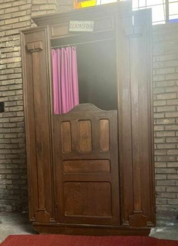 Authentieke houten biechtstoel, origineel kerkmeubilair beschikbaar voor biedingen