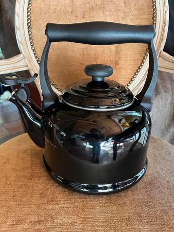 Le Creuset fluitketel zwart 2.1 liter beschikbaar voor biedingen