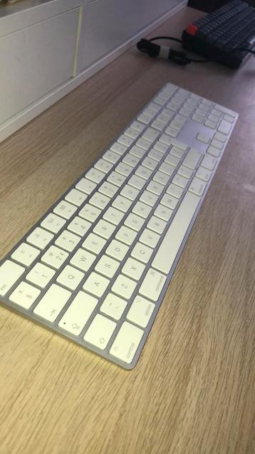 Apple Magic Keyboard met numeriek toetsenblok beschikbaar voor biedingen