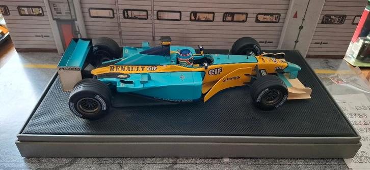 1.18  renault f1 team a 202 engine rs 22 n14 jarno trulli, Hobby en Vrije tijd, Modelauto's | 1:18, Zo goed als nieuw, Auto, Bburago