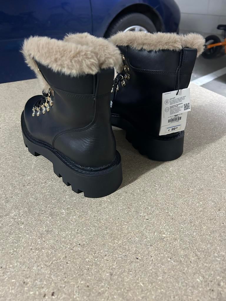 Zwarte leren laarzen met bont - Maat 39 - NIEUW, Ophalen, Nieuw, Zwart, Lage of Enkellaarzen