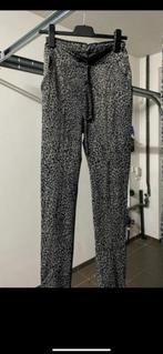 Travel travelstof broek panterprint groen M, Kleding | Dames, Broeken en Pantalons, Maat 38/40 (M), Ophalen of Verzenden, Zo goed als nieuw