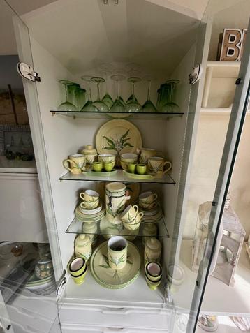 Decoratief servies beschikbaar voor biedingen