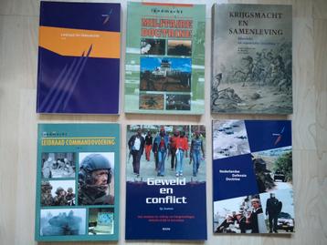Diverse militaire boeken beschikbaar voor biedingen