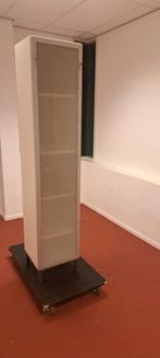 Smalle witte kast met matglazen deur – 4 legplanken, Ophalen of Verzenden, Zo goed als nieuw