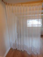 2 Vitrage gordijnen met gehaakte rand met bloemen, 1x afm.br, Gebruikt, 100 tot 150 cm, Ophalen of Verzenden, Crème