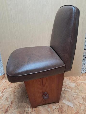 5 stoelen in kunstleer,houten onderstel beschikbaar voor biedingen