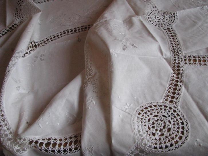 Tafelkleed geborduurd wit rond tafelkleed nieuw, Huis en Inrichting, Tafelkleden, Nieuw, Rond, Binnen, Buiten, Verzenden