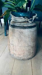 Oud houten Nepalese pot., Huis en Inrichting, Woonaccessoires | Vazen, Overige materialen, Gebruikt, Overige kleuren, Ophalen of Verzenden