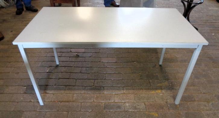 Stevige witte hobbytafel - 140 cm x 70 cm -, Hobby en Vrije tijd, Overige Hobby en Vrije tijd, Gebruikt, Ophalen