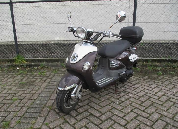 AGM Znen - Snorscooter - Legend (ZN50QT-E5) - Scooter, Fietsen en Brommers, Snorfietsen en Snorscooters, Zo goed als nieuw, Overige merken