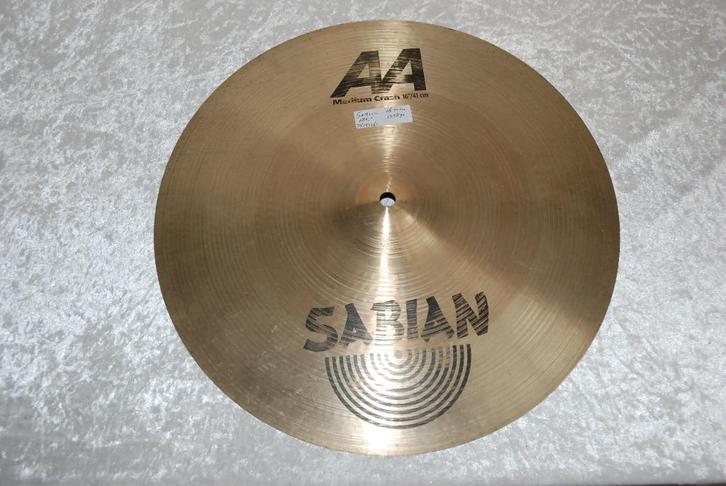 Sabian AA medium crash 1358gr 16 inch  <25251261>, Muziek en Instrumenten, Instrumenten | Onderdelen, Gebruikt, Drums of Percussie