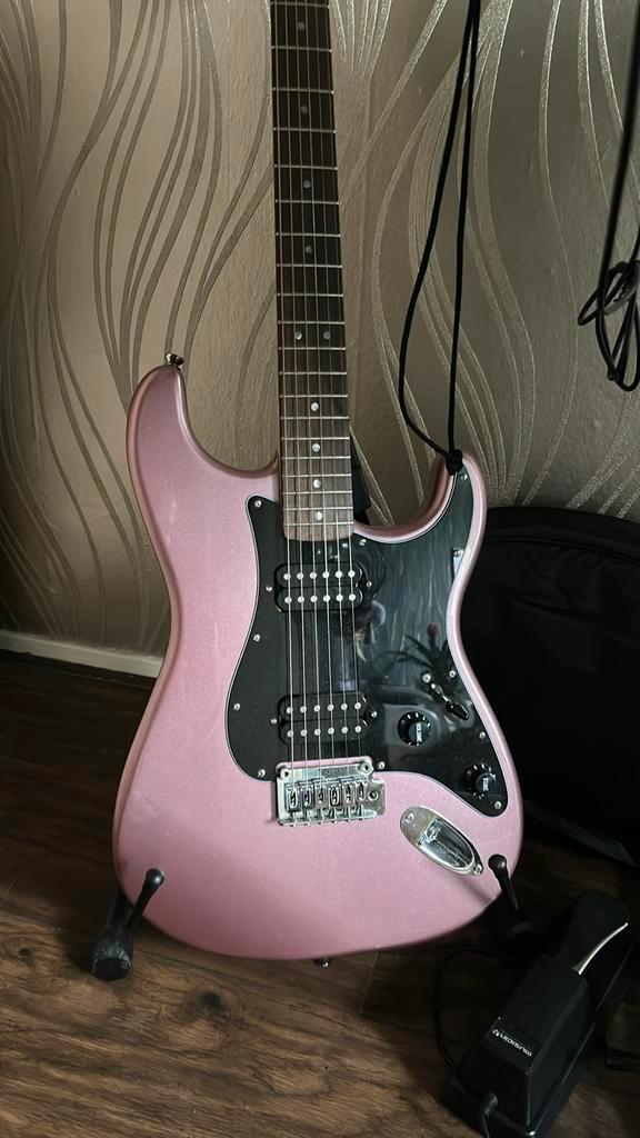 Squier stratocaster new worhout the box!, Muziek en Instrumenten, Snaarinstrumenten | Gitaren | Elektrisch, Zo goed als nieuw