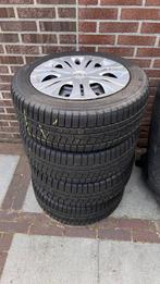 4 winterbanden op stalen velgen 16", met Toyota wieldoppen, Auto-onderdelen, Banden en Velgen, Ophalen, Gebruikt, 16 inch, Band(en)