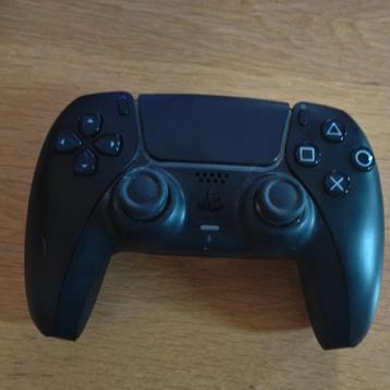 Zwarte ps5 controller beschikbaar voor biedingen