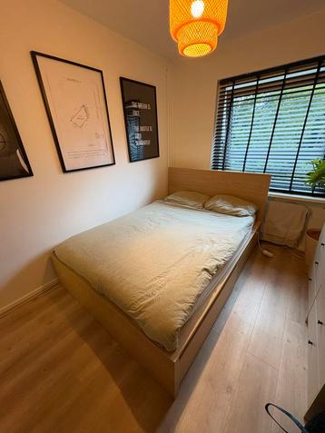 Bed met matras - Comfortabel slapen! beschikbaar voor biedingen