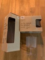 Kunststof Moods karaf en 2 wijnglazen nieuw in doos, Nieuw, Ophalen of Verzenden, Overige stijlen, Overige materialen