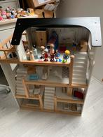 Petit Amelie Poppenhuis met Familie & Meubels, Ophalen of Verzenden, Zo goed als nieuw, Poppenhuis