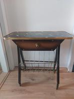 Vntage bijzettafel met krantenbak, Ophalen, Huis en Inrichting