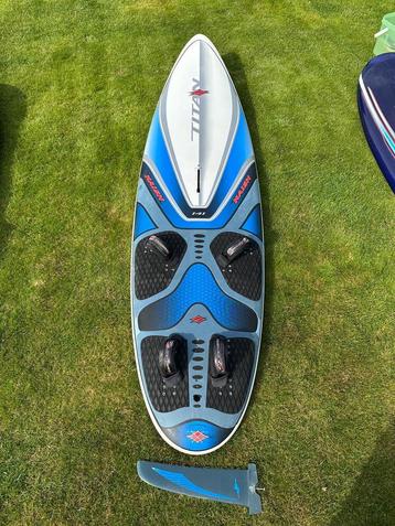 Mooie Naish Titan 141 beschikbaar voor biedingen