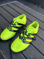 Adidas voetbal schoenen, Maat XS of kleiner, Ophalen of Verzenden, Zo goed als nieuw, Schoenen