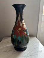 Plateel vaas met bloemen, 29 cm, Antiek en Kunst, Ophalen of Verzenden